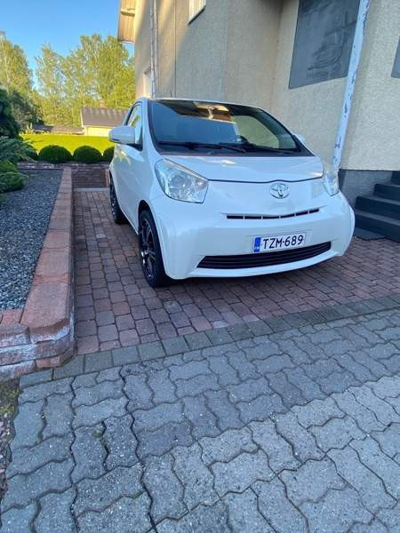 Toyota Iq Ugleural'skiy - valokuva 2