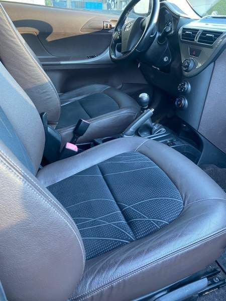 Toyota Iq Ugleural'skiy - valokuva 5