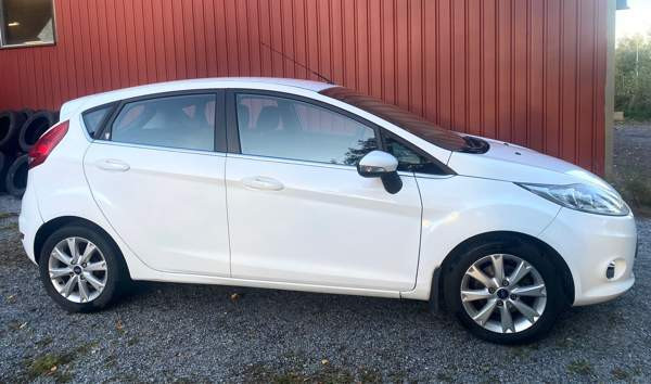 Ford Fiesta Nokia - valokuva 2