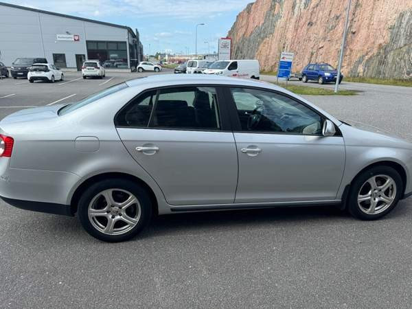 Volkswagen Jetta Turtkul - valokuva 2