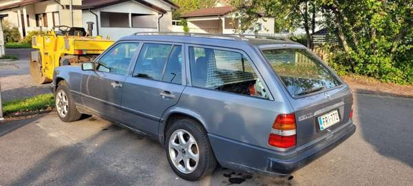 Mercedes-Benz 230 Vantaa - valokuva 4