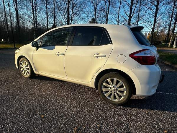Toyota Auris Riihimäki - valokuva 4