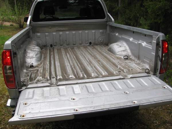 Nissan Navara Lons-le-Saunier - valokuva 5