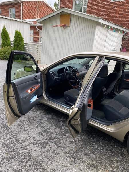 Toyota Camry Jyväskylä - valokuva 4