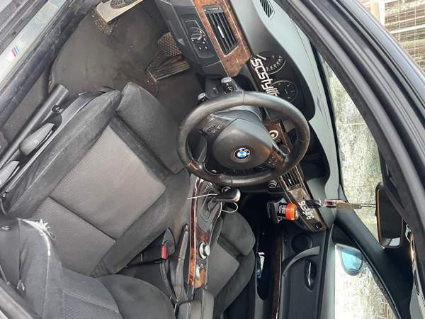 BMW 330 Taksimo - valokuva 8