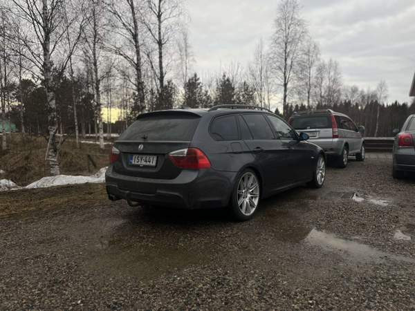 BMW 330 Taksimo - valokuva 5