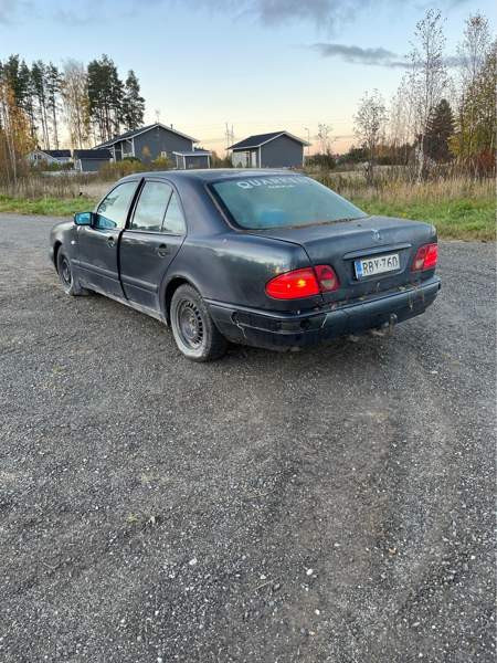 Mercedes-Benz 220 Lapua - изображение 3