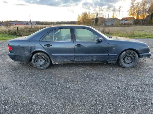 Mercedes-Benz 220 Lapua - изображение 7