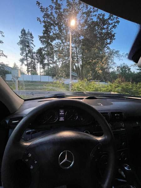 Mercedes-Benz 220 Vantaa - valokuva 4