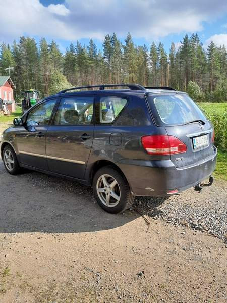 Toyota Avensis Verso Pudasjärvi - valokuva 8