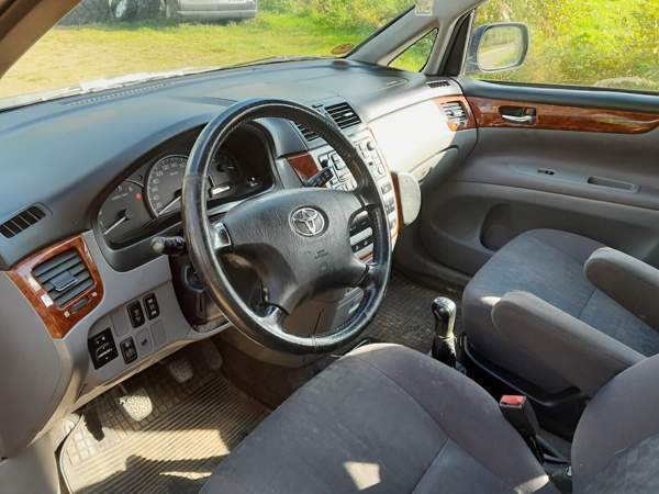 Toyota Avensis Verso Pudasjärvi - valokuva 3