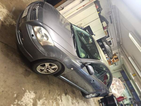 Toyota Avensis Vantaa - valokuva 4