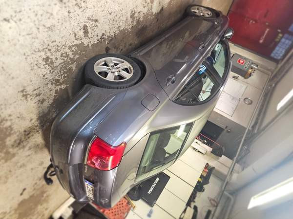 Toyota Avensis Vantaa - valokuva 8