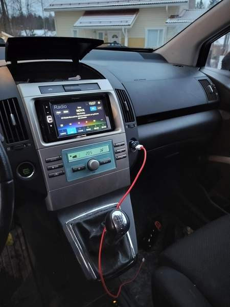 Toyota Corolla Verso Siilinjaervi - photo 2