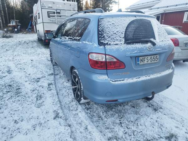 Toyota Avensis Verso Äänekoski - изображение 2