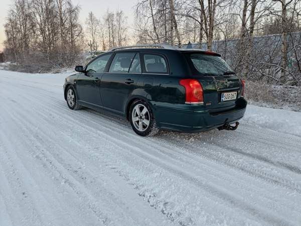 Toyota Avensis Рованиеми - изображение 7