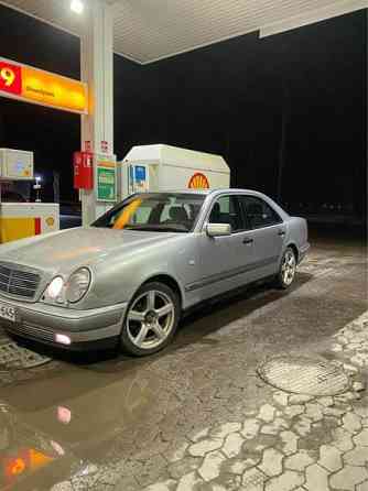 Mercedes-Benz 220 Liperi