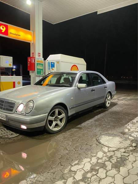 Mercedes-Benz 220 Liperi - photo 3