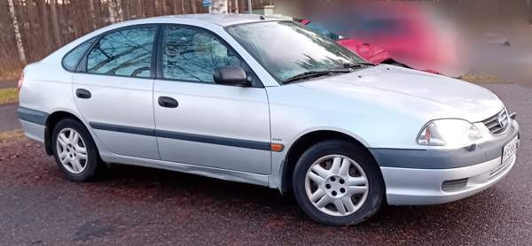 Toyota Avensis Joensuu - valokuva 3