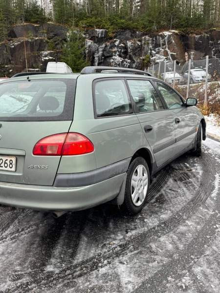 Toyota Avensis Äänekoski - valokuva 3