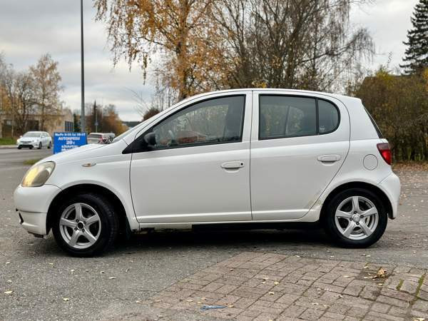 Toyota Yaris Turtkul - valokuva 3