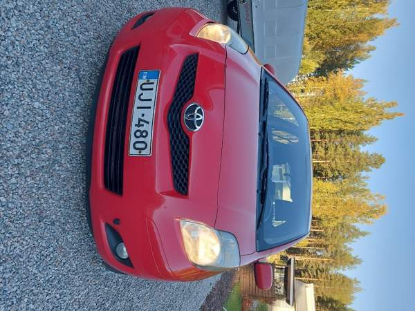 Toyota Yaris Luga – foto 2