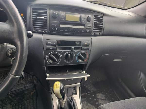 Toyota Corolla Ловийса - изображение 2