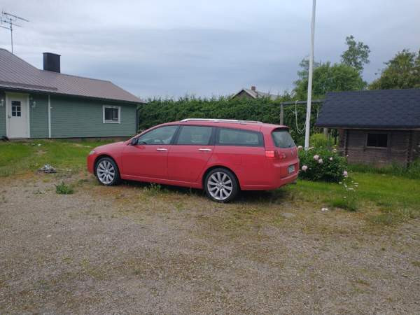 Honda Accord Punkalaidun - valokuva 5