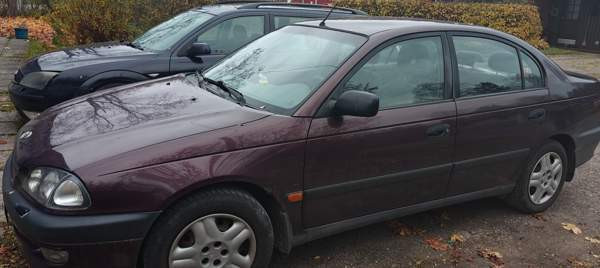 Toyota Avensis Luga - valokuva 2