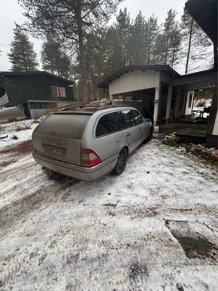 Mercedes-Benz 200 Kuusamo - valokuva 3