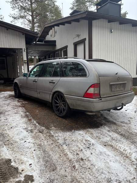 Mercedes-Benz 200 Kuusamo - valokuva 2