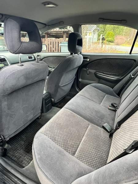 Toyota Avensis Luga - valokuva 8