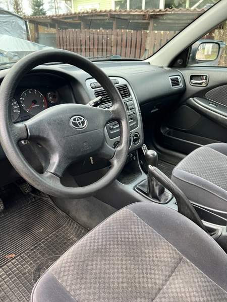 Toyota Avensis Luga - valokuva 6