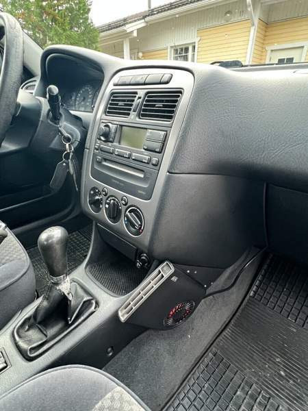 Toyota Avensis Luga - valokuva 7