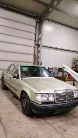 Mercedes-Benz 200 Rautalampi