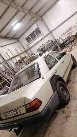 Mercedes-Benz 200 Rautalampi