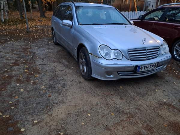 Mercedes-Benz 220 Luga - photo 2