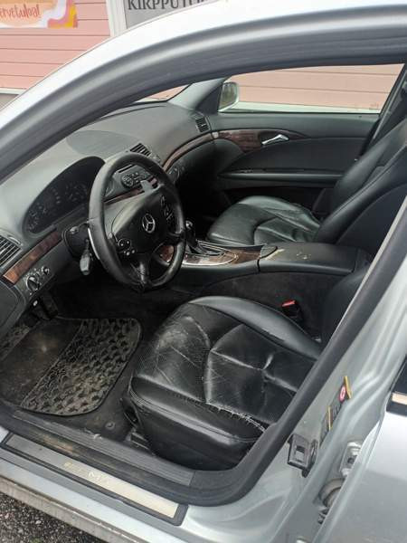Mercedes-Benz E Punkalaidun - valokuva 4