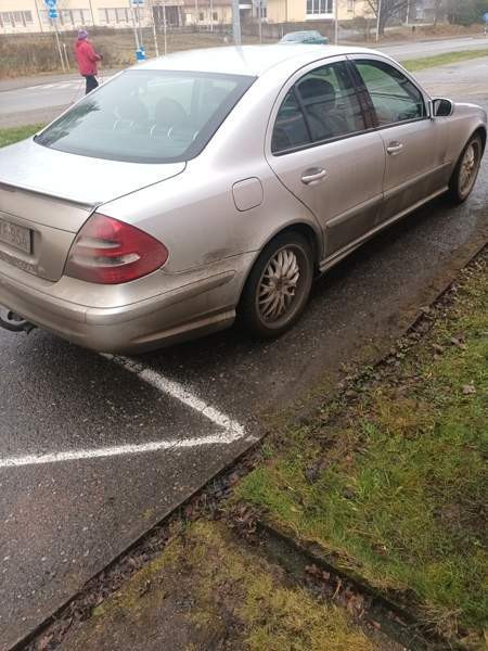 Mercedes-Benz E Punkalaidun - valokuva 8