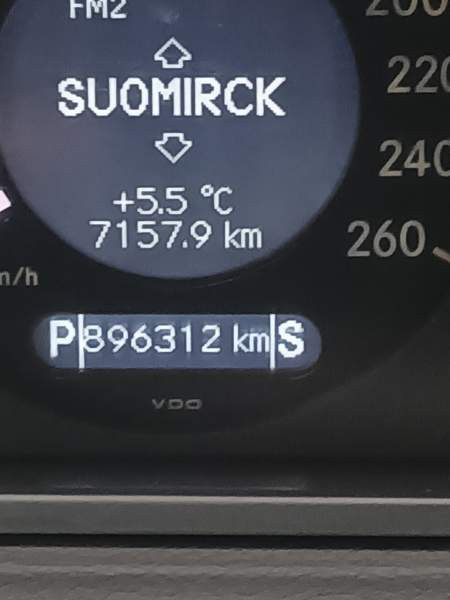 Mercedes-Benz E Punkalaidun - valokuva 3