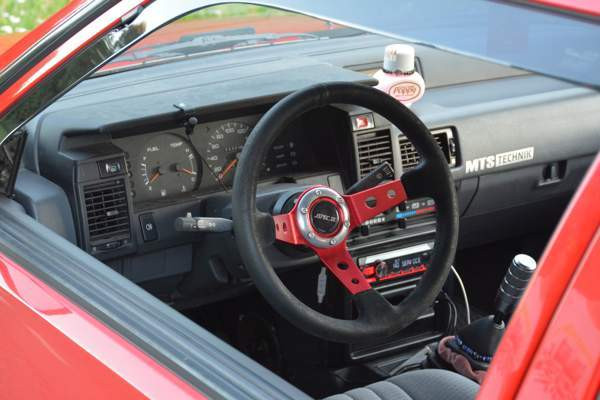 Nissan Sunny Helsinki - valokuva 3