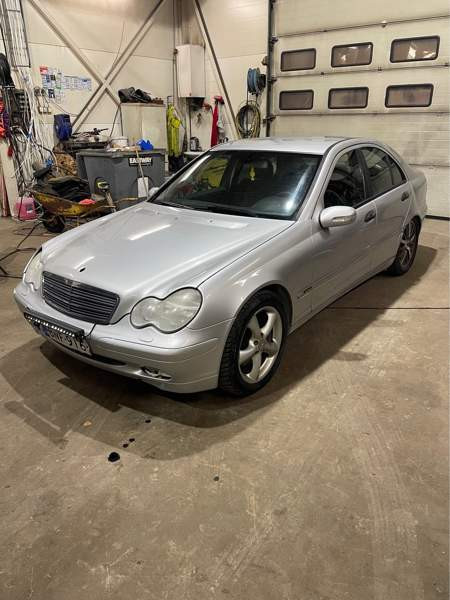 Mercedes-Benz C Dragsfjärd - изображение 1