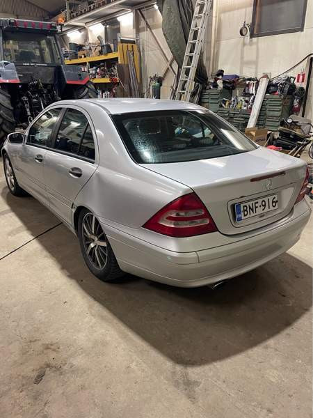 Mercedes-Benz C Dragsfjärd - изображение 3