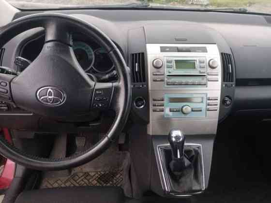 Toyota Corolla Verso Турткуль