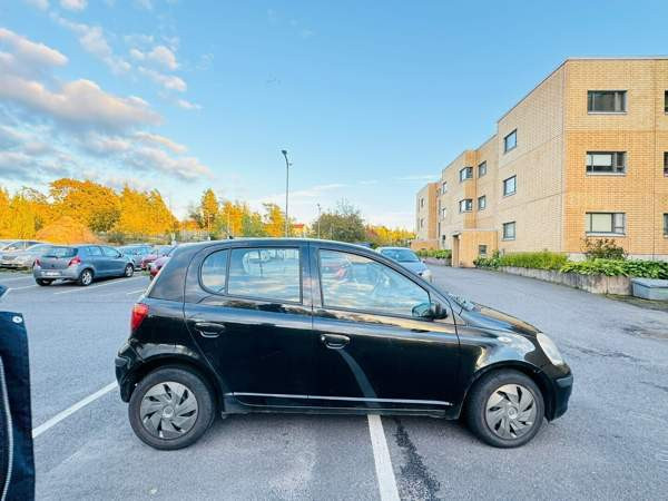 Toyota Yaris Vantaa - valokuva 2