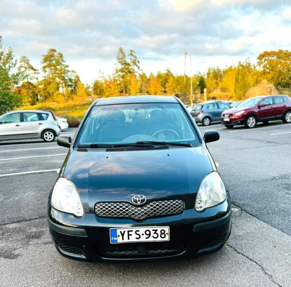 Toyota Yaris Vantaa - valokuva 1