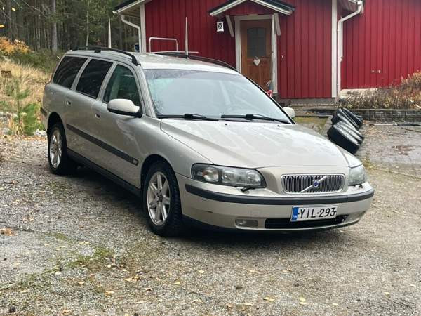 Volvo V70 Луга - изображение 1