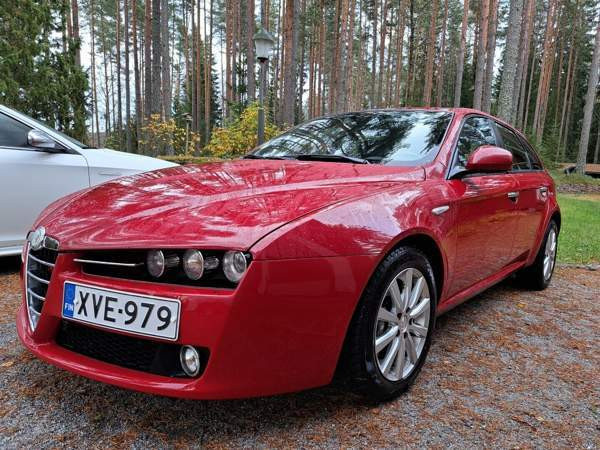 Alfa Romeo 159 Ugleural'skiy - valokuva 1