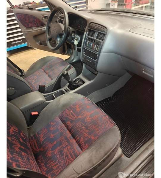 Toyota Avensis Luga - valokuva 7