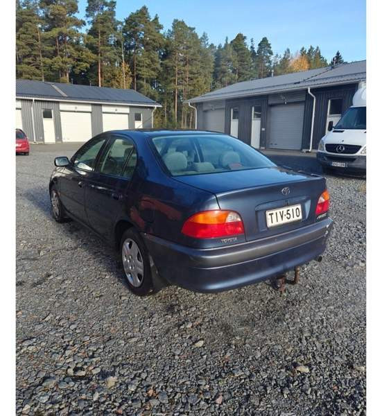 Toyota Avensis Luga - valokuva 5